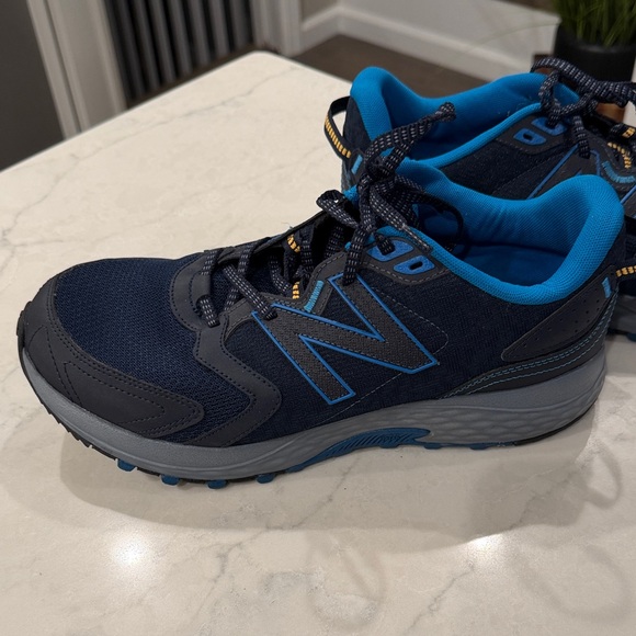 New Balance Men’s 410 V7 Size 11 Dark Blue and Bright Blue Athletic Shoes - Picture 6 of 7